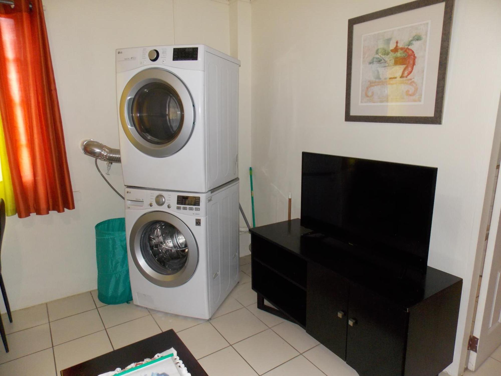 Stewart Apt- Trincity, Airport, Washer, Dryer, Office, Cable , Wifi Pokój zdjęcie
