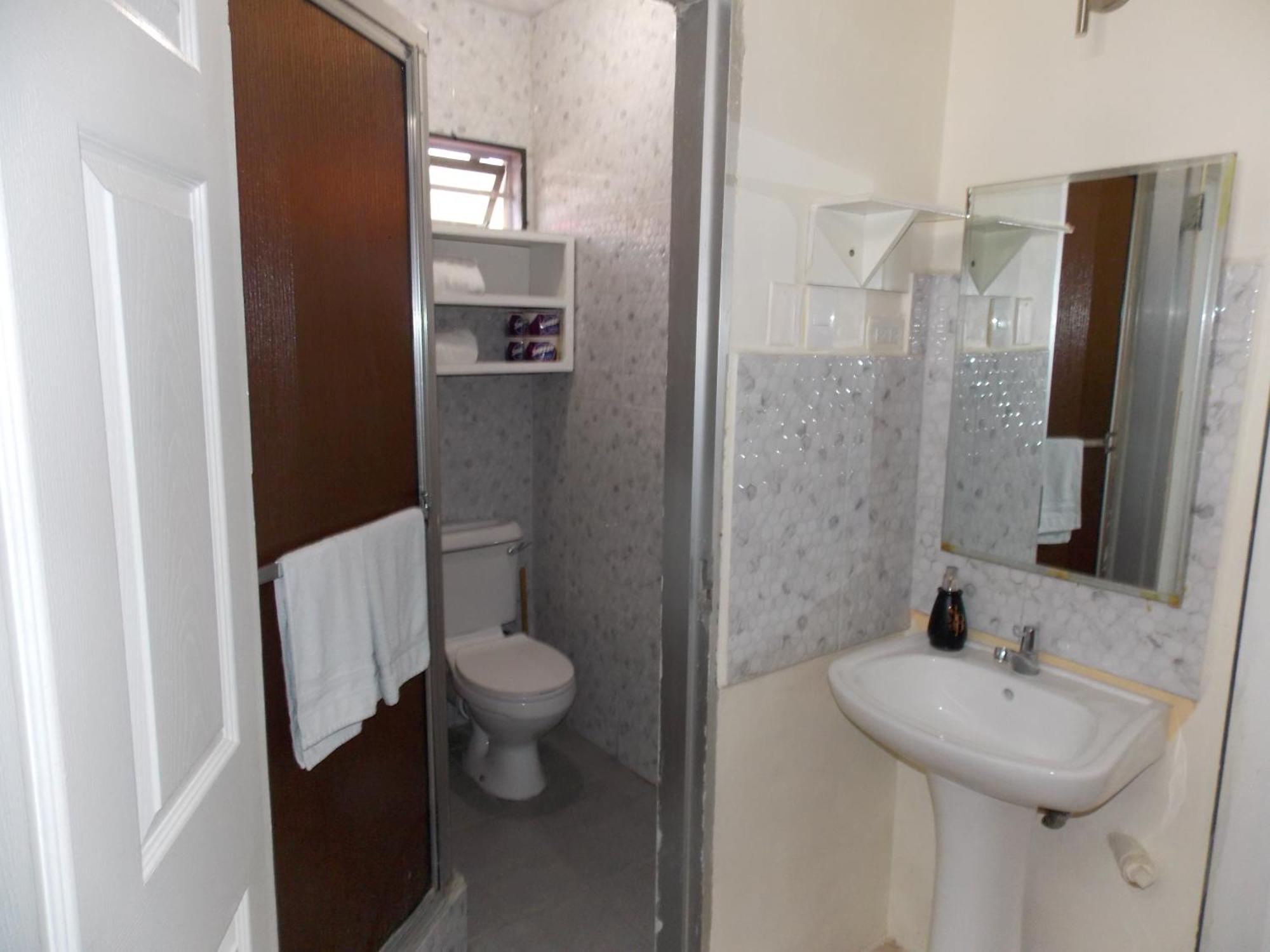 Stewart Apt- Trincity, Airport, Washer, Dryer, Office, Cable , Wifi Pokój zdjęcie